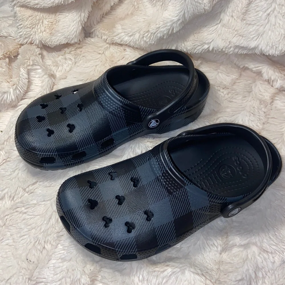 crocs disney Mickey Mouse gingham size 7 sandals